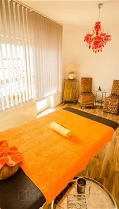 China- Japan-Massage