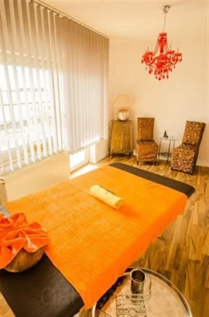 China- Japan-Massage