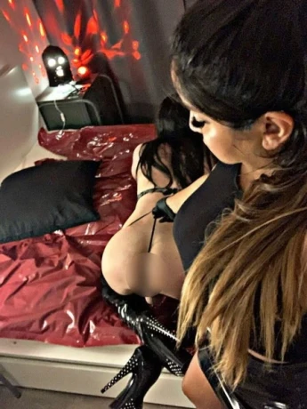 Mistress Jolie Fetisch Domina
