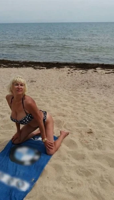 SOPHIE HAUSFRAU MIT SEXY RAUER STIMME