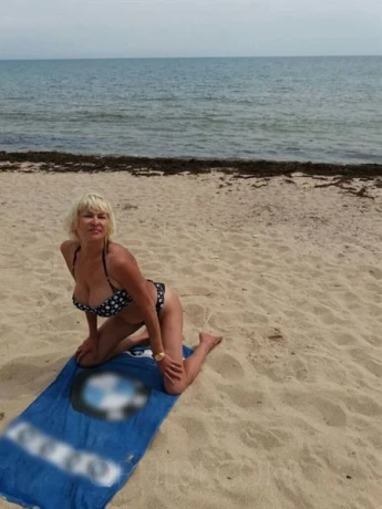 SOPHIE HAUSFRAU MIT SEXY RAUER STIMME
