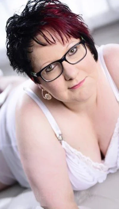 Lilly (35) - Plus Size Modell