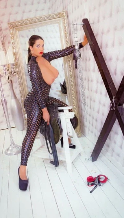 Miss Elektra Noir Zum 1 Mal In Deiner Stadt