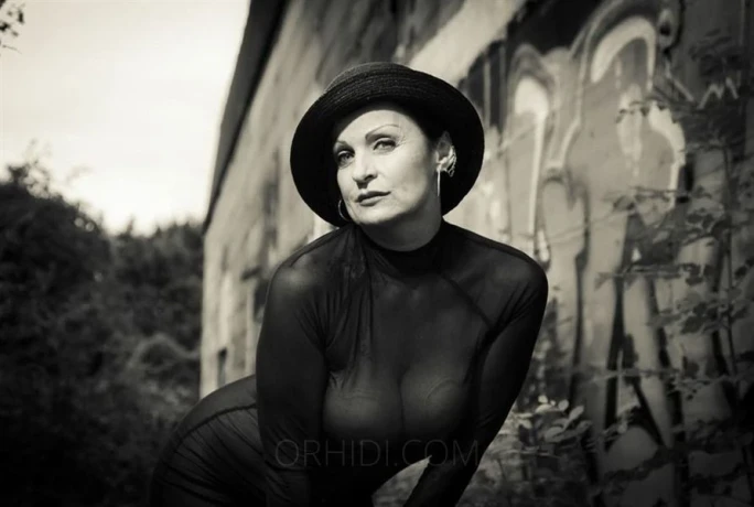 Deutsche Sonja - Sq**rt & DT Milf *Tel+Cam-Erotik*