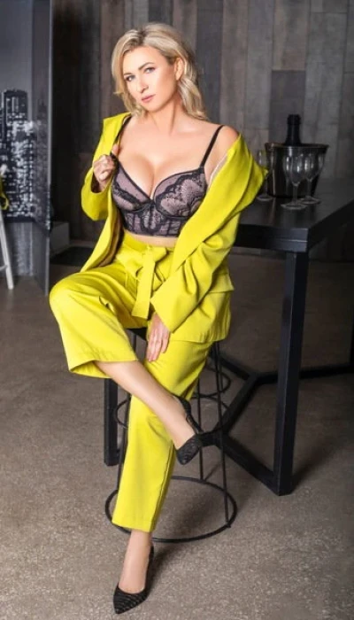 Kira im Girls-Haus 19
