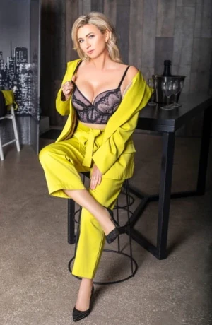 Kira im Girls-Haus 19