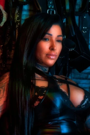 Domina Vicky