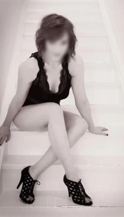 VIOLA - SHADES ESCORT