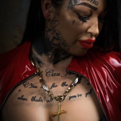 Domina Vicky
