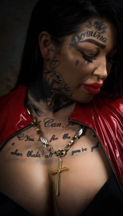 Domina Vicky