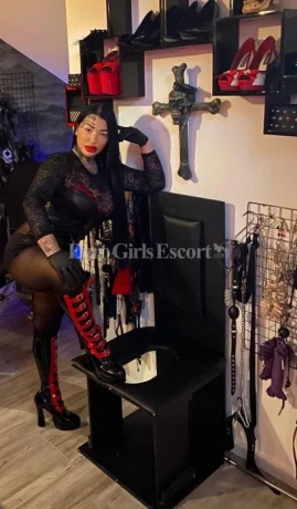 Domina Vicky