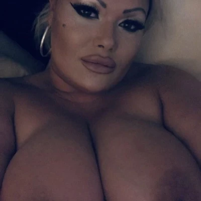 Plus Size Cynthia Nur Hausbesuch