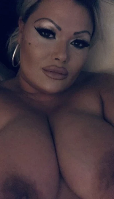 Plus Size Cynthia Nur Hausbesuch
