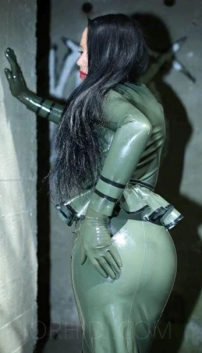 KIRA ROYAL - STUDIO CENTRIC
