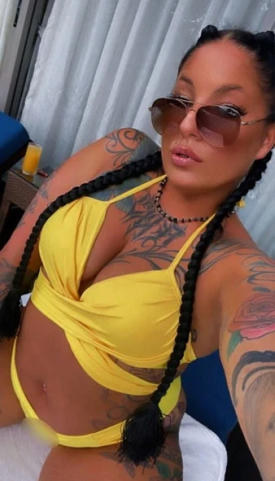 Curvy Chayenne