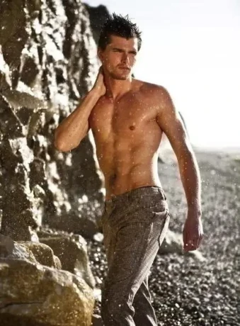 The Most Attractive And Stylish High Class Straight Male Escorts