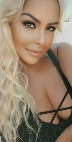 VOLLBUSIGE PORNOQUEEN TS DANYELLA!