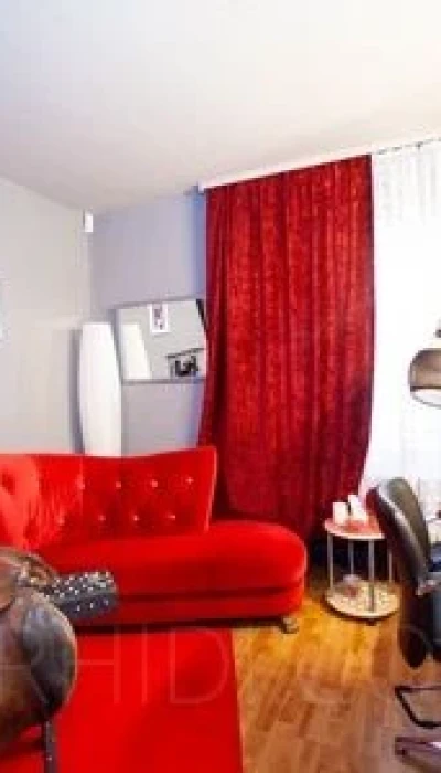 HERZLICH WILLKOMMEN IN DER VILLA TBZ! Bizarrstudio