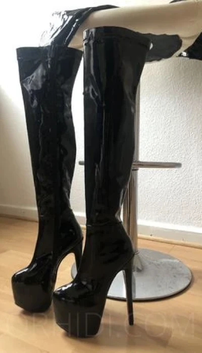 BIZARR-EROTIK LADY CORA