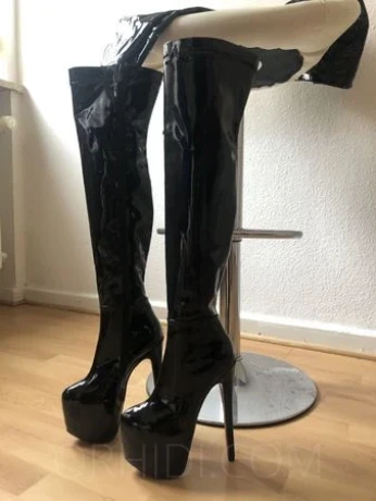 BIZARR-EROTIK LADY CORA
