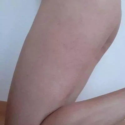 Verlegen Man Zoekt Lieve Vrouw