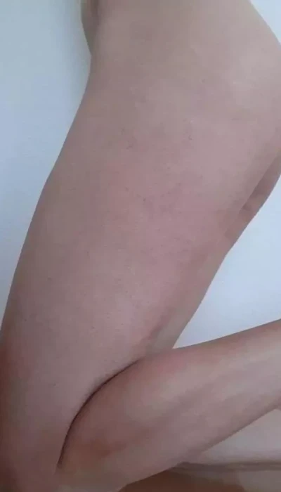 Verlegen Man Zoekt Lieve Vrouw