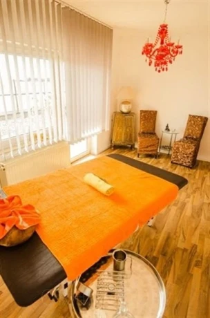 China- Japan-Massage