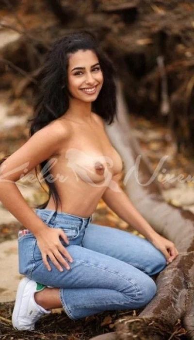Sexy Selena *Anfängerin frische 18*