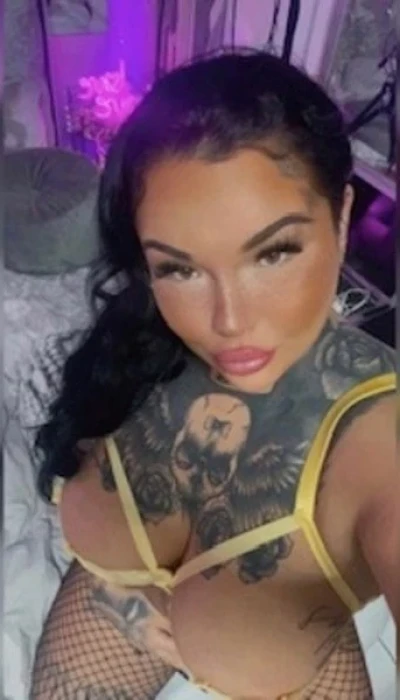 Deutsche, tätowierte, Curvy Lina