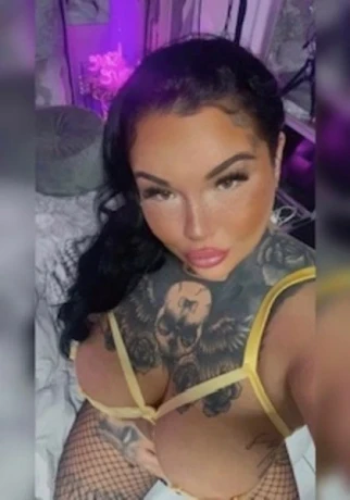 Deutsche, tätowierte, Curvy Lina