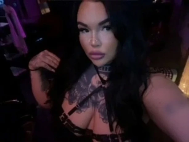 Deutsche, tätowierte, Curvy Lina