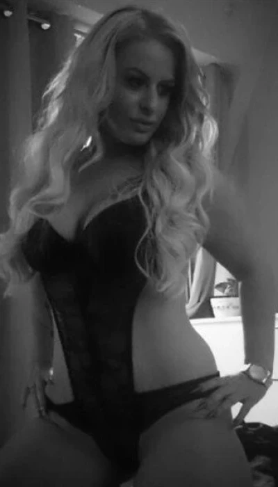 German Emily Curvy