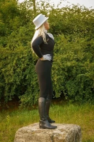 Lady Cora heute ab 17h in der Passion Factory