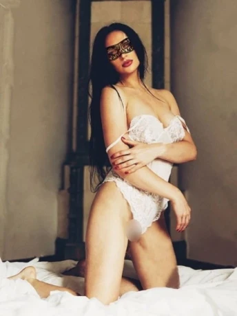 Carmen Wunderbar Brunette