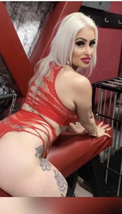 Karina Ganz Neu in Stadt