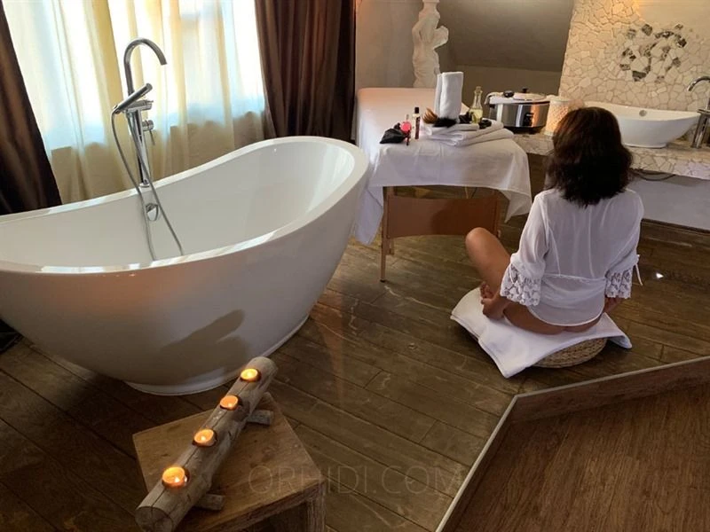 Lea Massage