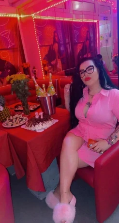 Roxi Hot