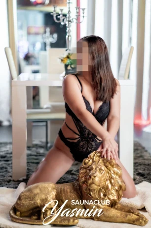 Andrea Saunaclub Yasmin