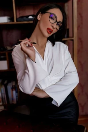 Lady Alira De Vil Im Studio Centric