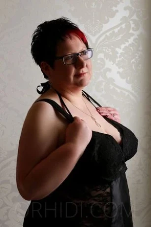 Lilly - molliger, deutscher Busentraum