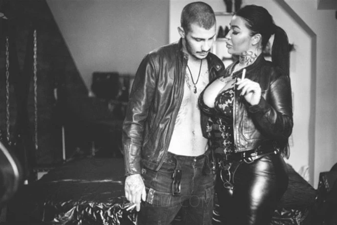 Domina Vicky