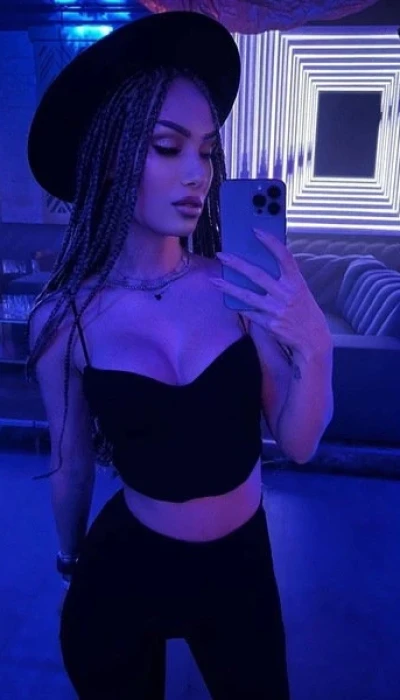 Nicole Helen
