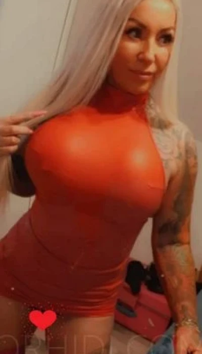 Tattoomodel Gina blond P*rno