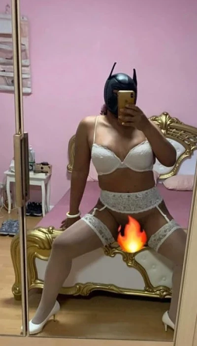 Trans Brunette Xxx