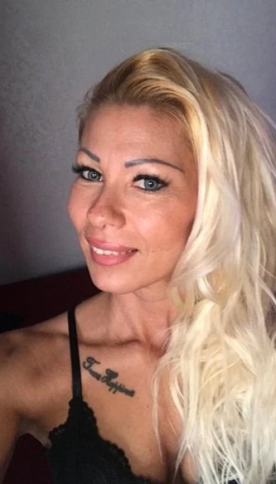 Angelina Im Studio Royal