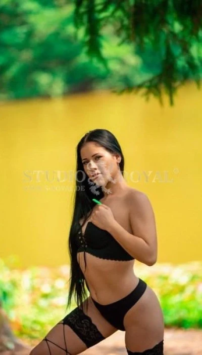 Lina im Studio Royal