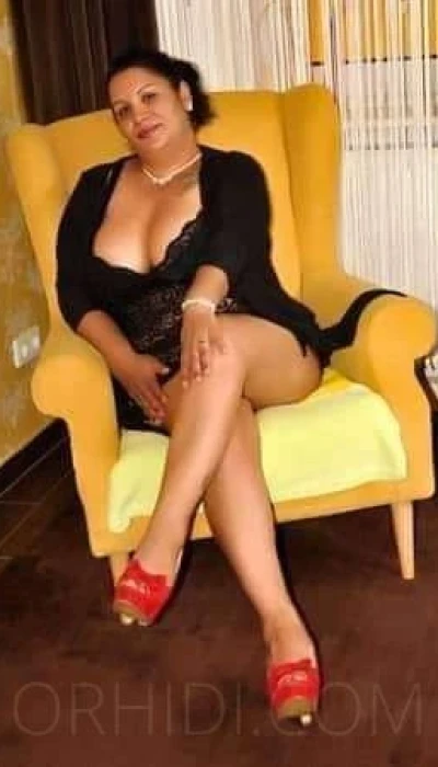 Yazmin geil - sehr üppig