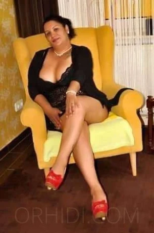 Yazmin geil - sehr üppig