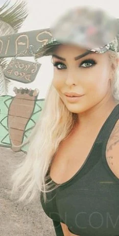 VOLLBUSIGE PORNOQUEEN TS DANYELLA!