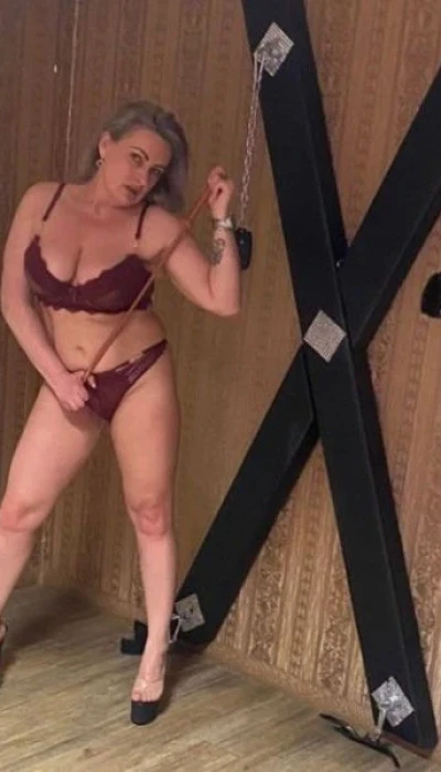 Nicole Aus Ungarn
